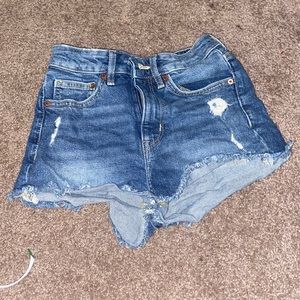 Donating 11/1 Medium wash jean shorts